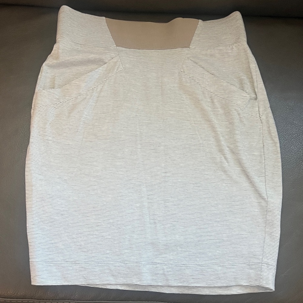 BCBG Generation Gray & White Pinstripe Stretch Pencil Skirt size Small